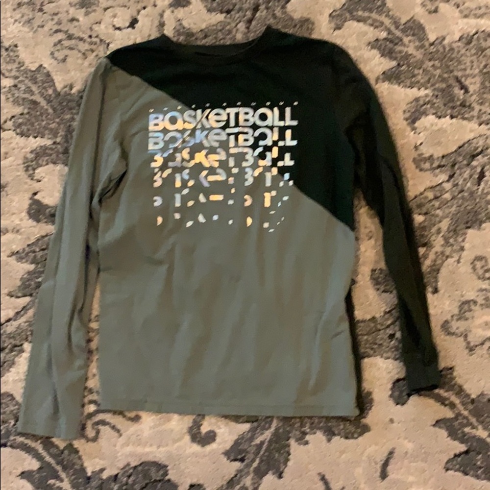 Boys Under Armour Basketball shirt- never worn